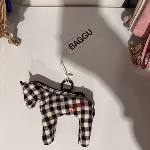 BAGGU Checkered Horse Pouch